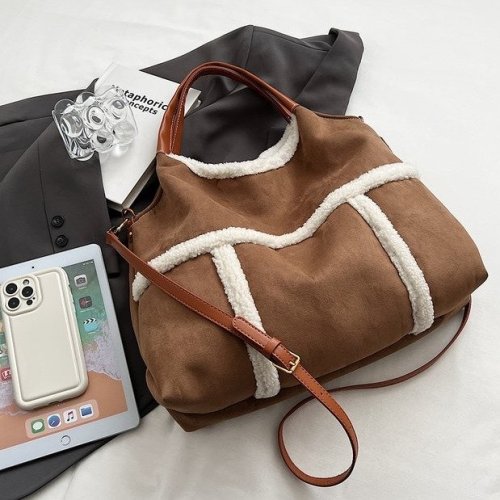 European and American retro popular bags for women in autumn and winter new deerskin velvet large-capacity fashionable one-shoulder armpit handbag