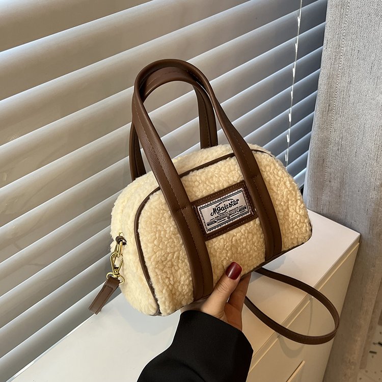 Lamb wool fashionable Korean shell bag for women 2024 new versatile fur bag autumn and winter niche crossbody bag