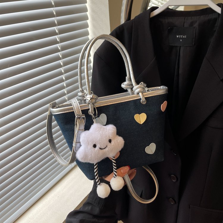 Hand-held trendy casual bucket bag for women 2024 summer new fashion cute heart shoulder bag canvas contrasting crossbody bag