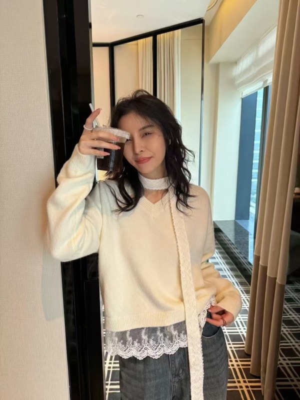 Autumn and winter Korean style new lace splicing V-neck versatile sweater with ribbons regular long-sleeved pullover top