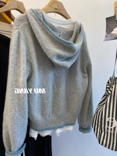 Gray zipper hooded wool knitted cardigan for women autumn and winter 2024 new style small soft waxy sweater jacket top