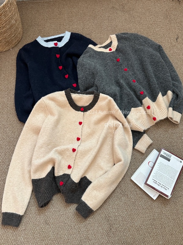 Korean style color-blocked lazy style love button wool sweater for women loose round neck sweater top fashionable autumn and winter