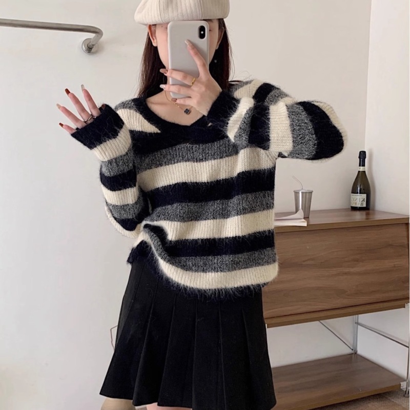Genuine retro hot girl striped V-neck pullover long-sleeved sweater new slim sweater Korean style top
