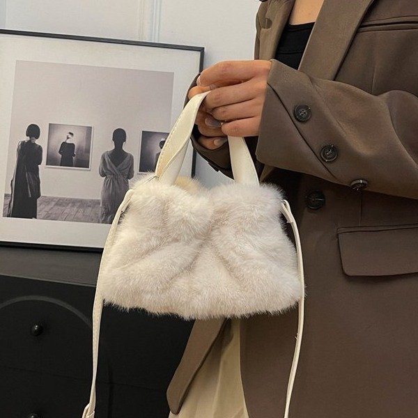 Popular pleated handbag plush bag 2024 autumn and winter new fashion plush bag solid color texture shoulder bag women's bag