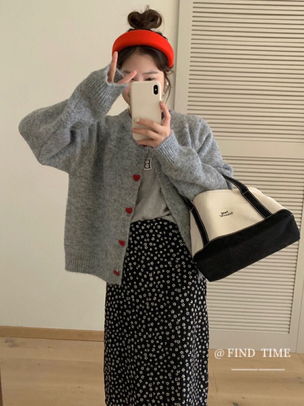 Love single-breasted round neck long-sleeved solid color Korean style autumn and winter new versatile sweater jacket lazy style top trend