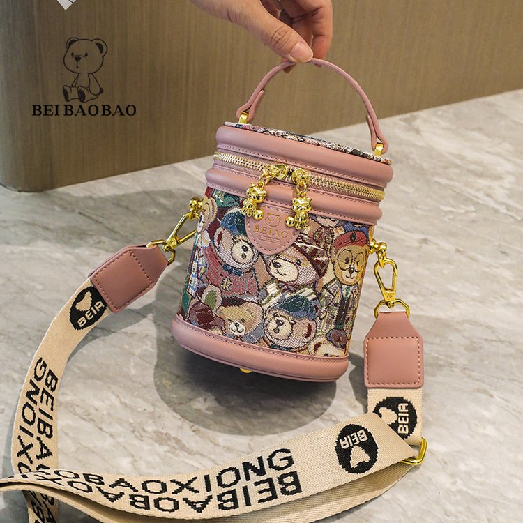 Source Factory Bag Niche Design Cartoon Bear Women's Bag Mobile Phone Bag Versatile Shoulder Crossbody Bag