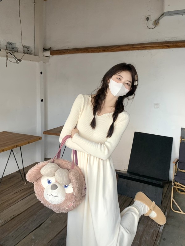 Autumn and winter French style small V-neck design, waist slimming and coat, wool sweater knitted skirt