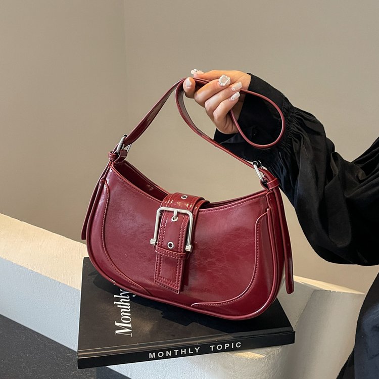 Cross-body bag for women, versatile retro hot girl underarm bag, motorcycle bag, autumn and winter high-end niche ladies shoulder bag