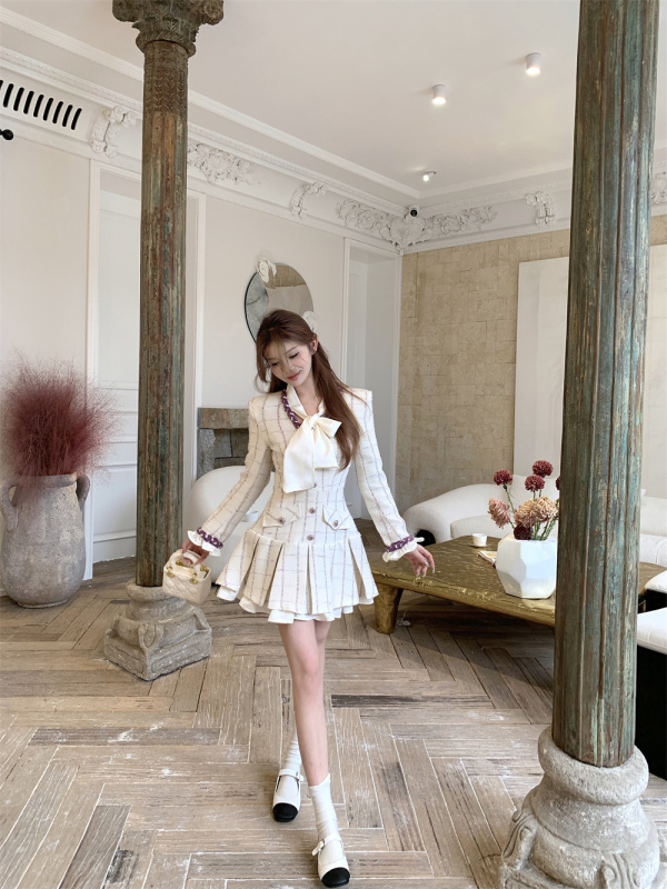 French style daughter-in-law dress, autumn and winter new pleated short skirt, slimming and slimming