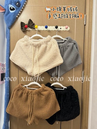 New winter lamb wool shorts, fashionable drawstring plush shorts