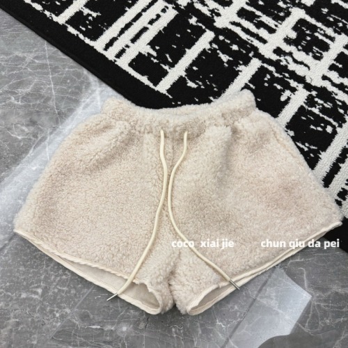 New winter lamb wool shorts, fashionable drawstring plush shorts