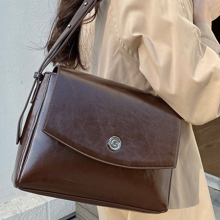 Autumn and winter new bags for women, high-end, fashionable, versatile, retro, large-capacity messenger bags, single-shoulder crossbody bags for women