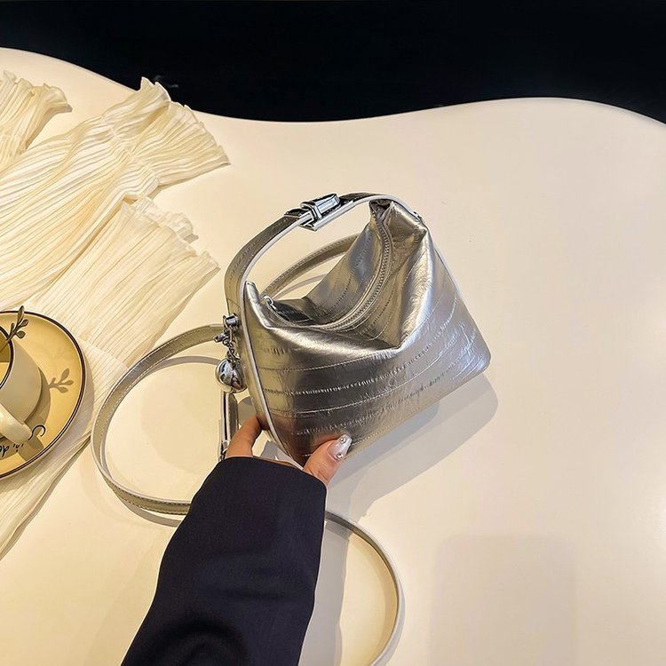 This year’s popular bell lunch box bag 2024 new fashion versatile crossbody handbag high-end simple bucket bag