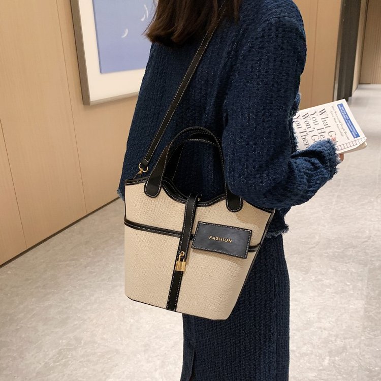 Niche design retro canvas portable bucket bag women's autumn and winter new ins fashion basket messenger bag