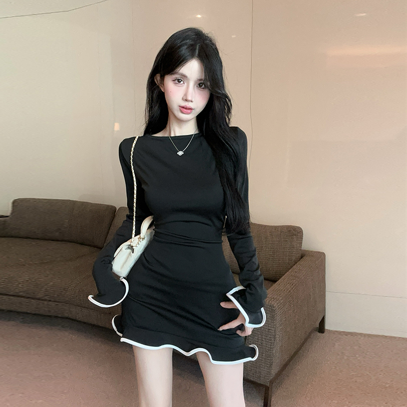 Ruffled hem slim fit and versatile long-sleeved skirt