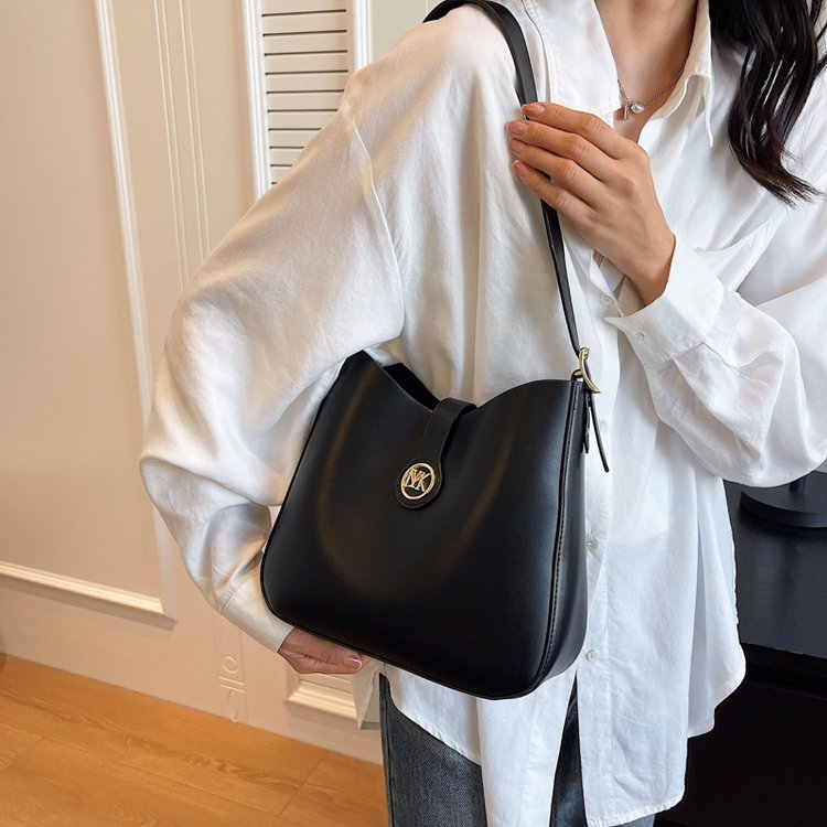 Cross-border trendy retro waxed leather shoulder bag for women 2024 new large-capacity fashion tote bag commuter crossbody bag