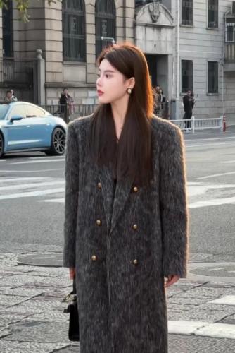 New winter fashionable high-end gray long plush coat