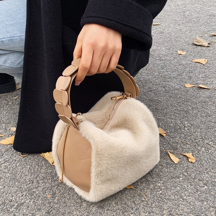 Autumn and winter furry bag furry bag autumn handbag women's trendy texture plush chain crossbody bag one piece drop shipping