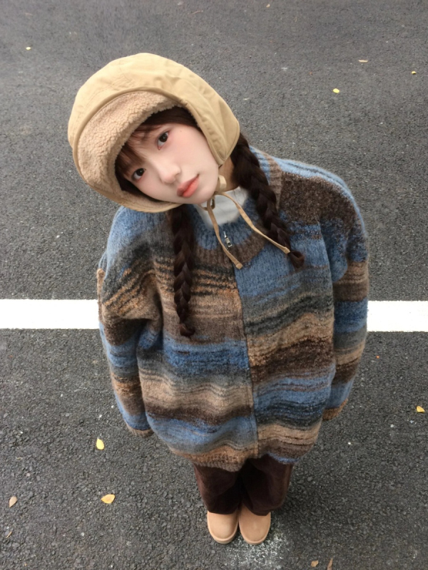 Soft waxy letter printed knitted cardigan jacket for women, autumn and winter Korean style color-blocked dropped shoulder sleeves, loose and slim outer top