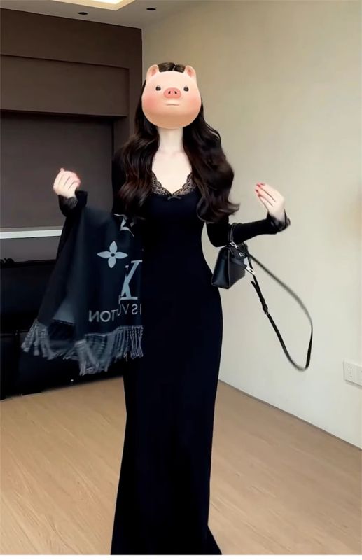 Hepburn style black v-neck knitted dress for women autumn and winter 2024 new style with coat and bottoming long skirt