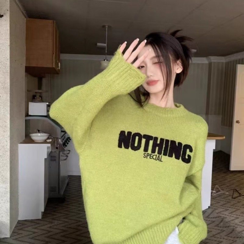 Korean style lazy retro ripped round neck sweater for women autumn and winter loose design niche outer wear sweater thick top