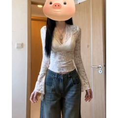 First release of sexy hottie white lace bottoming shirt for women in autumn and winter with design and slim V-neck pure lust long sleeves