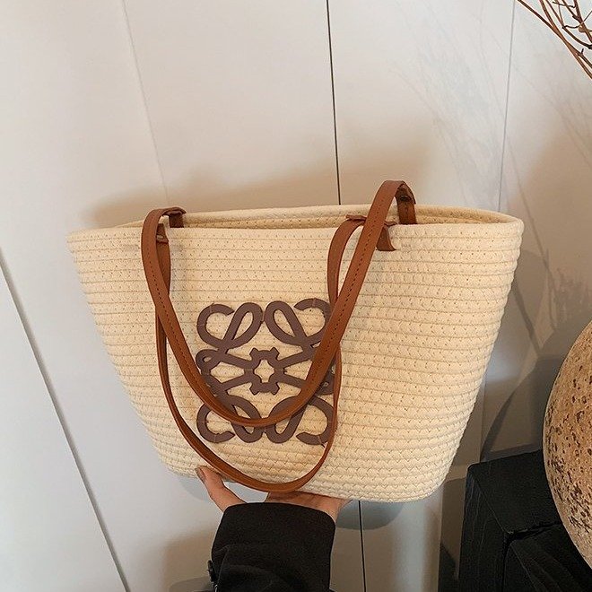 2024 new large capacity straw tote bag fashionable woven handbag niche underarm straw bag