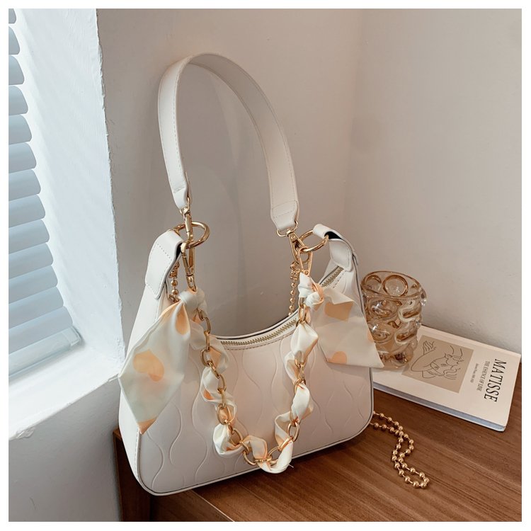 This year's popular small bags, women's bags, autumn and winter new trends, fashionable and versatile chain bags, single shoulder armpit small square bags