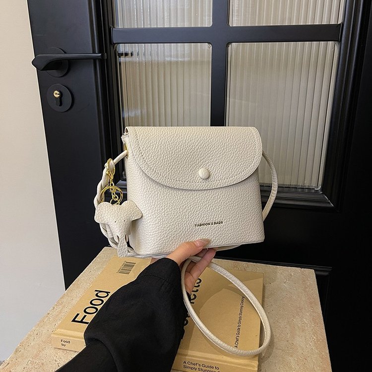High-end small bag for women, versatile for summer, 2024 new shoulder crossbody bag, this year's popular texture, explosive bucket bag