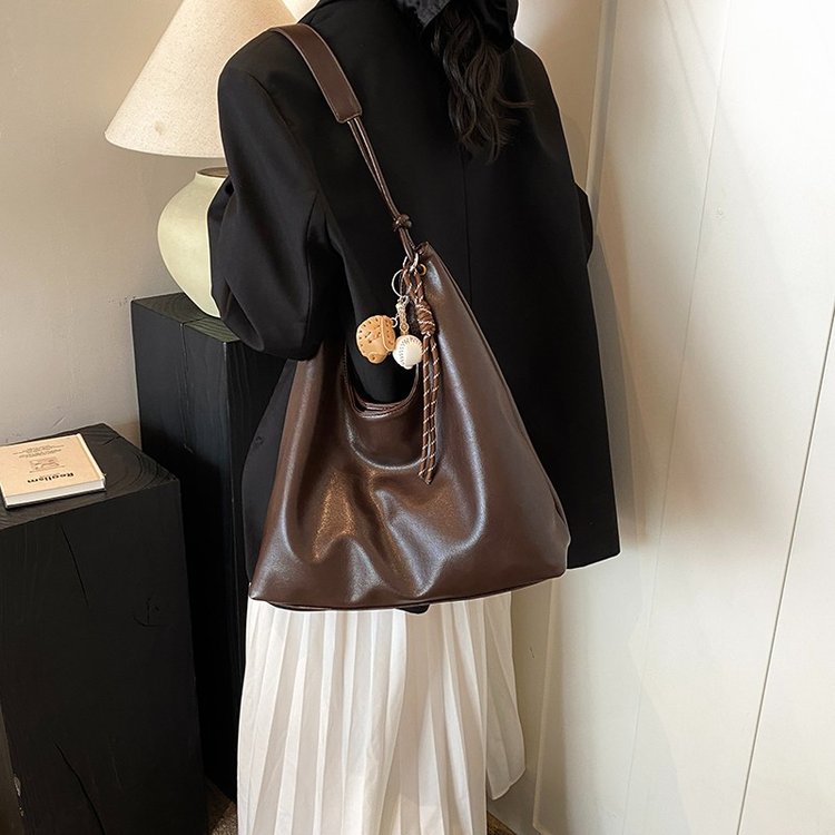 Work commuting armpit large capacity bag for women 2024 new Korean style autumn and winter fashion tote bag single shoulder crossbody bag
