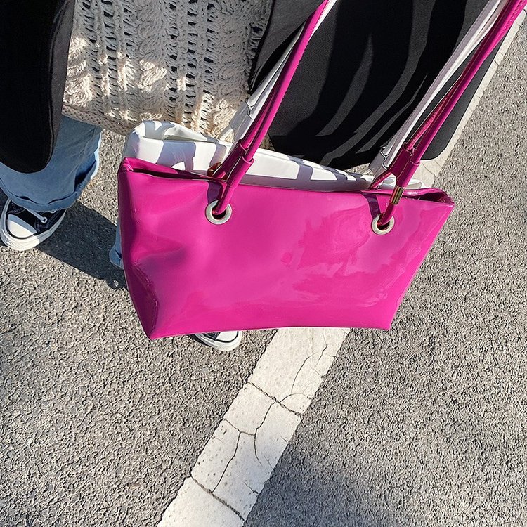Patent Leather Tote Bag 2022 New Glossy Single Shoulder Underarm Bag Fashionable and High-end Patent Leather Commuting Tote Bag for Women