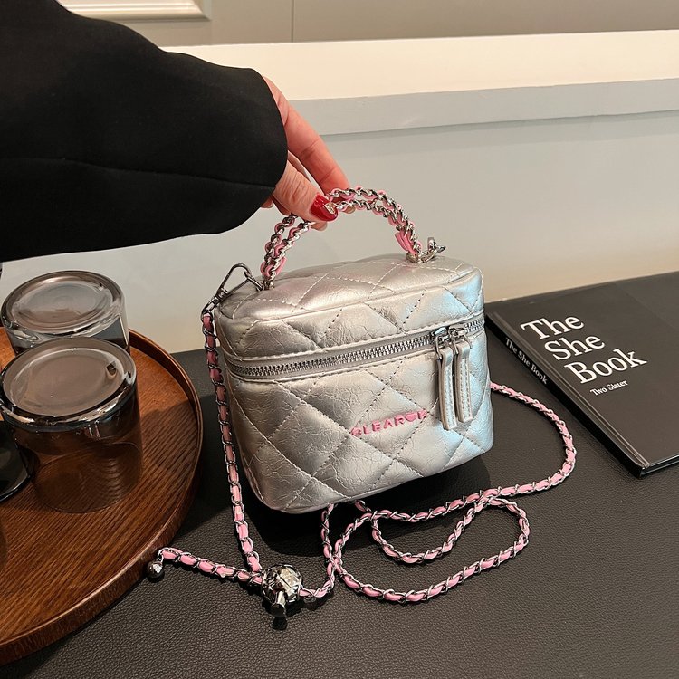 High-end fashion bags for women 2024 new niche design single shoulder crossbody bag rhombus chain portable bucket bag