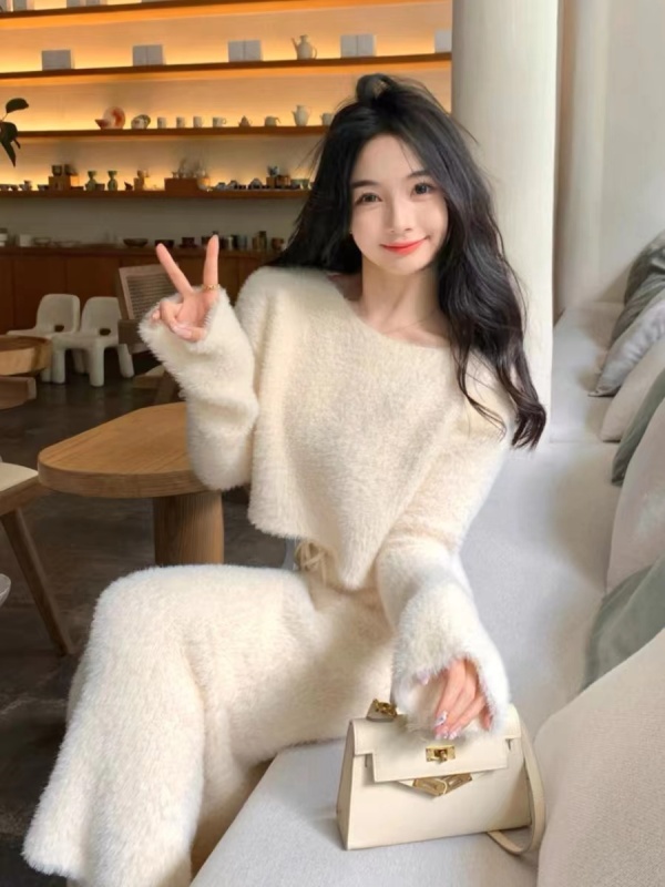 High-end soft and waxy mink velvet knitted sweater set for women in autumn and winter, two-piece skirt set with ladylike temperament
