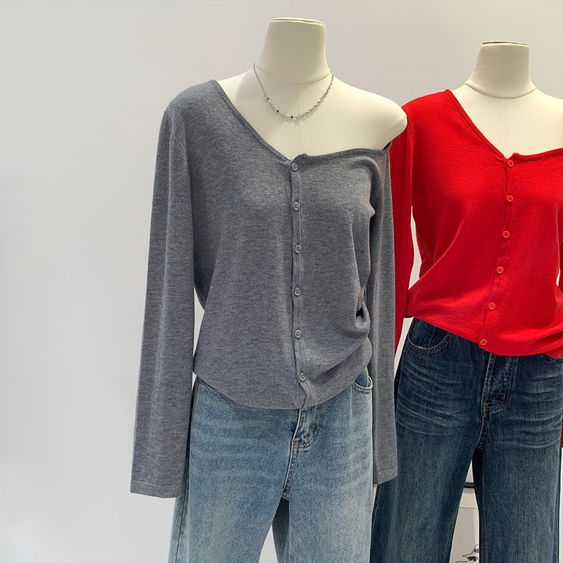 Unique and beautiful design oblique shoulder knitted cardigan for women autumn and winter 2024 new short off-shoulder top