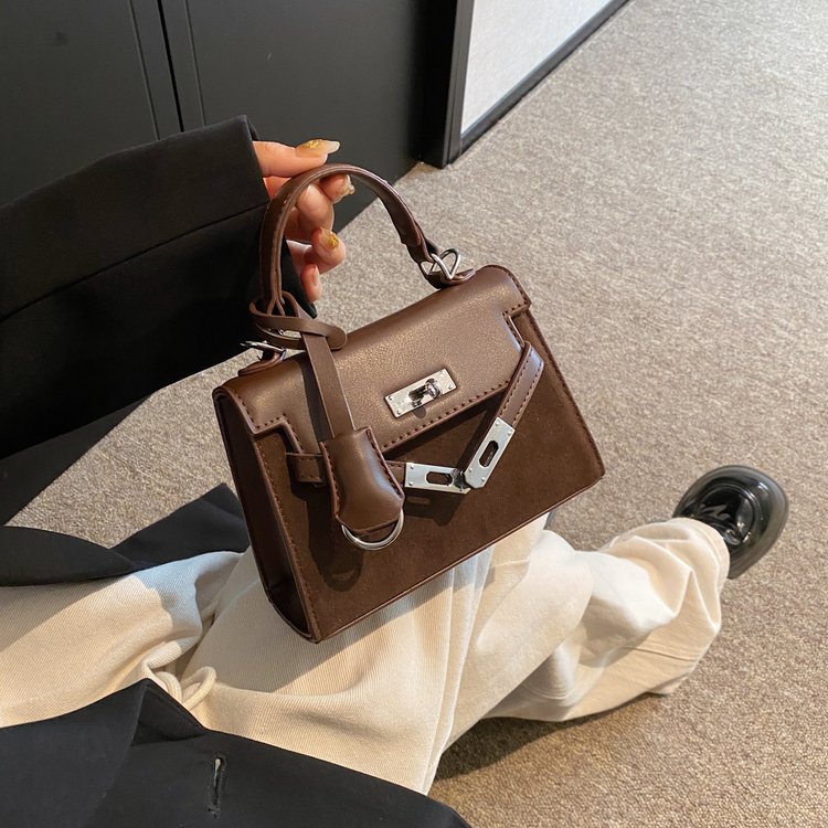 Fashionable small handbag for women, new trendy French niche popular shoulder bag, fashionable crossbody Kelly small bag