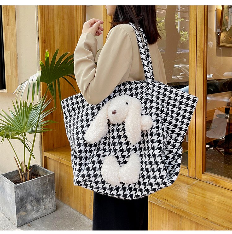 Versatile large-capacity bag for women 2024 autumn and winter new woolen plaid tote bag cute bunny shoulder armpit bag