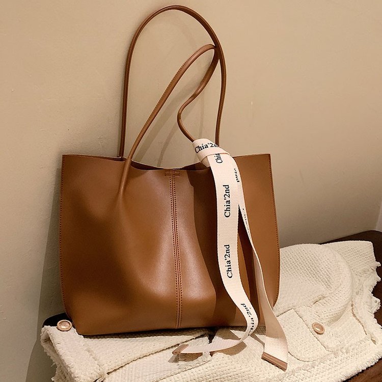 Large-capacity bag for women autumn and winter 2024 new versatile niche high-end sense work commuting single shoulder tote bag large bag