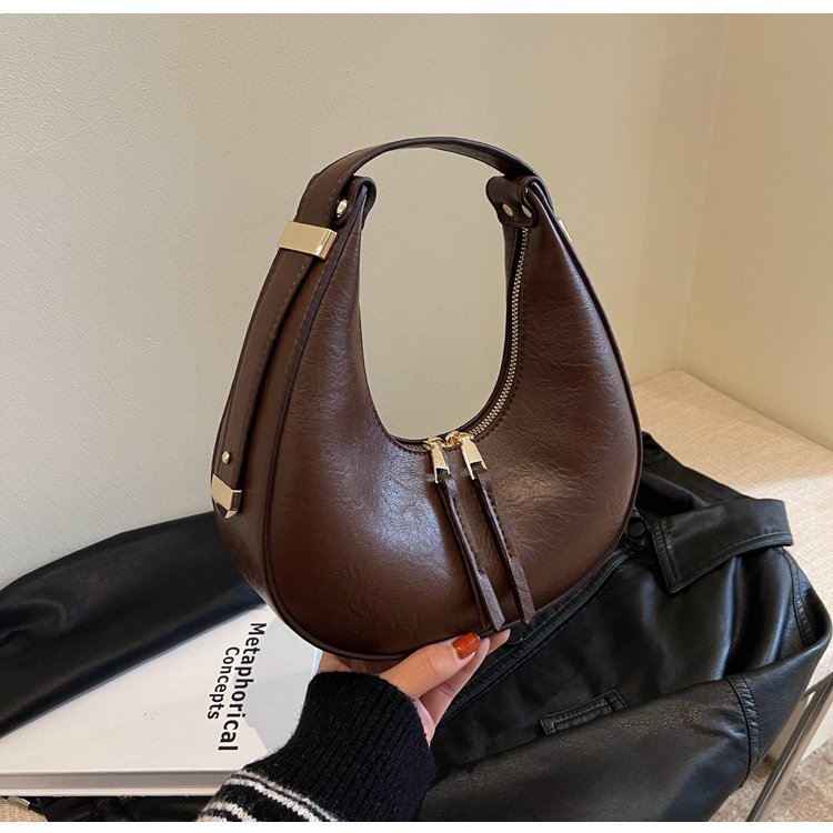 High-end Korean baguette underarm bag for women 2024 new commuter versatile crescent bag portable shoulder dumpling bag