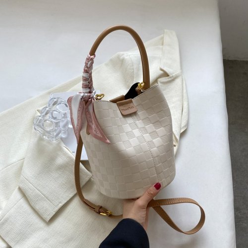 Niche design commuter handbag women's spring and summer 2024 new trendy versatile crossbody bucket bag