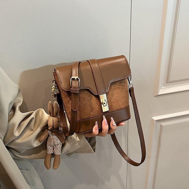 High-end niche bag women's 2024 new autumn and winter fashion retro commuter bag casual versatile crossbody bucket bag