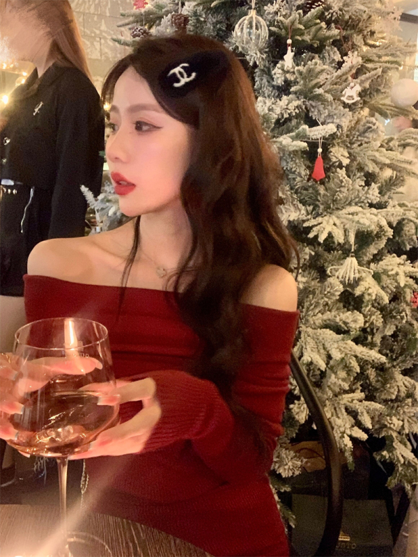 Christmas war dress, one-shoulder French dress, autumn and winter temperament, waist-cinching knitted hip skirt