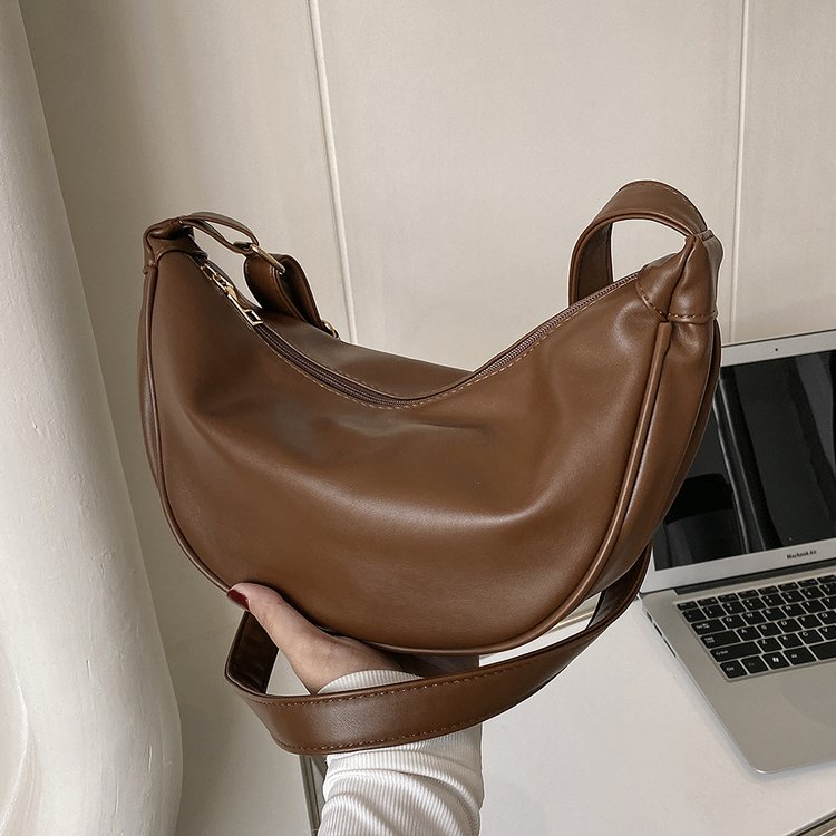 Hong Kong style retro dumpling bag armpit bag new lightweight casual solid color single shoulder crossbody bag women's bag wholesale