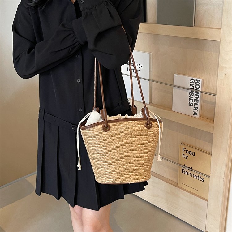 New Summer Trend Versatile Beach Vacation Beach Straw Women's Bag 2024 Fashion Simple One Shoulder Hand Carrying Women's Bag