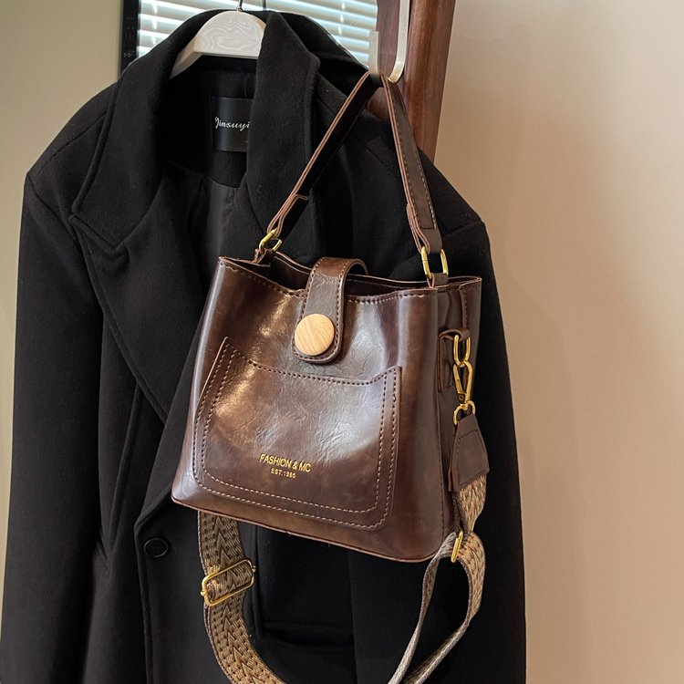 This year's popular bags, new trendy retro fashion handheld shoulder bag for women, crossbody versatile bucket bag wholesale