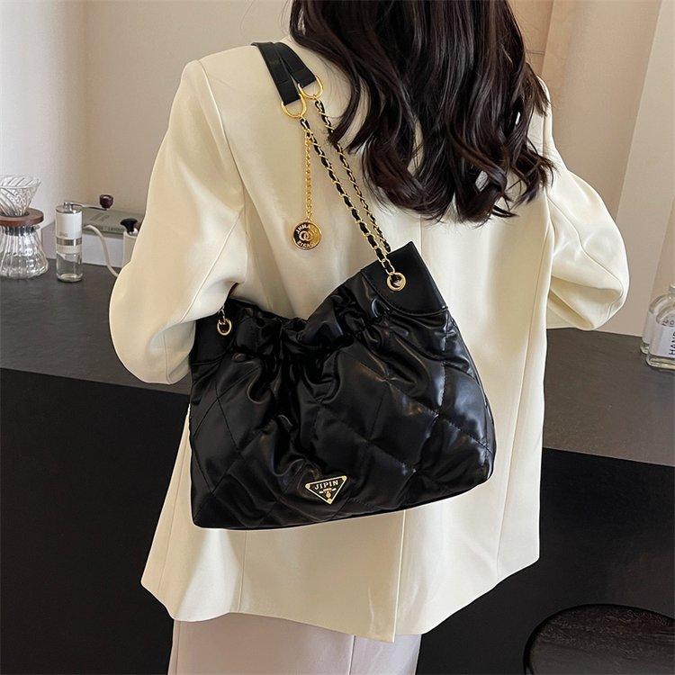 Cross-border bags women's bags 2024 new fashion casual rhombus shoulder bag commuter internet celebrity chain crossbody armpit bag