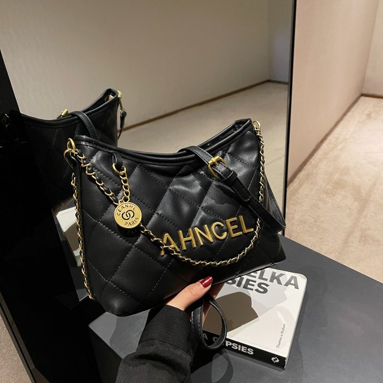 This year's popular small bags for women 2024 winter new chain armpit small square bag texture rhombus single shoulder crossbody bag