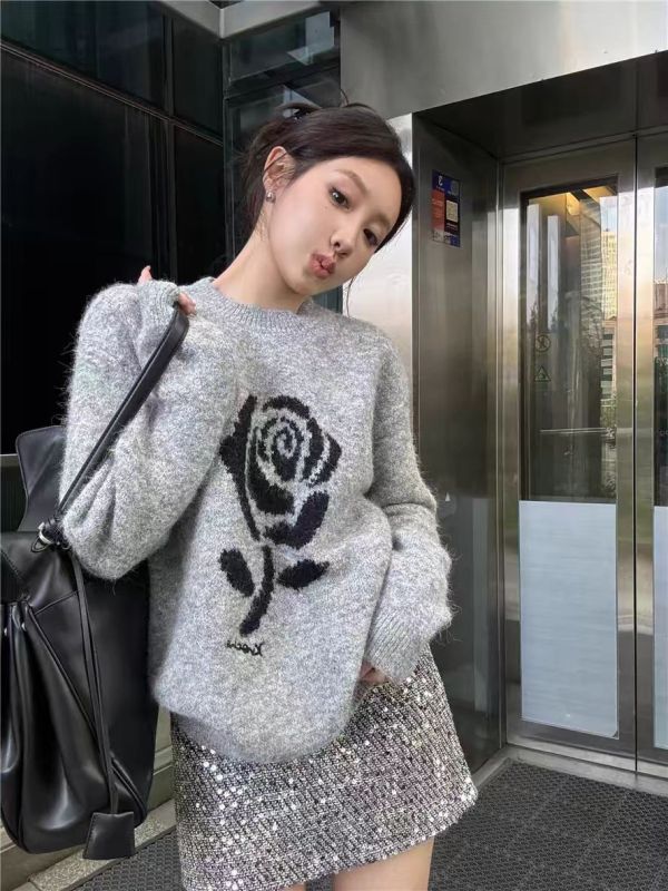 Retro contrasting rose jacquard long-sleeved knitted sweater for women 2024 autumn new loose warm bottoming top trendy