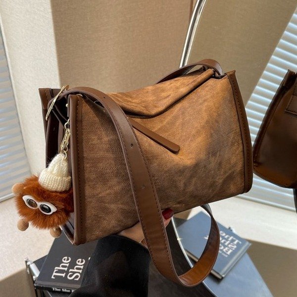 Textured niche crossbody bag women's bag 2024 new retro simple small square bag wide shoulder strap single shoulder crossbody underarm bag