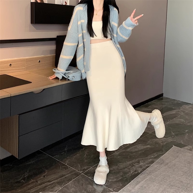 Design niche knitted skirt for women in autumn high-waist slim skirt for small people versatile fishtail skirt mid-length skirt