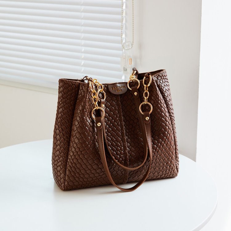 High-quality large-capacity woven pattern handbag women's new popular fashion commuter shoulder underarm bag trend
